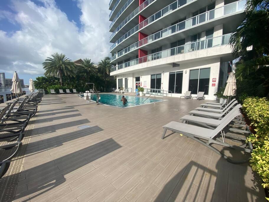 Amazing Studio Beach Walking Distance! 26B Холандейл Бийч Екстериор снимка