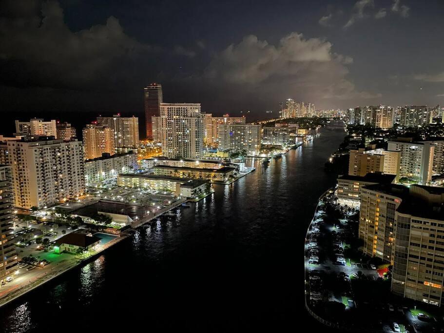 Amazing Studio Beach Walking Distance! 26B Холандейл Бийч Екстериор снимка
