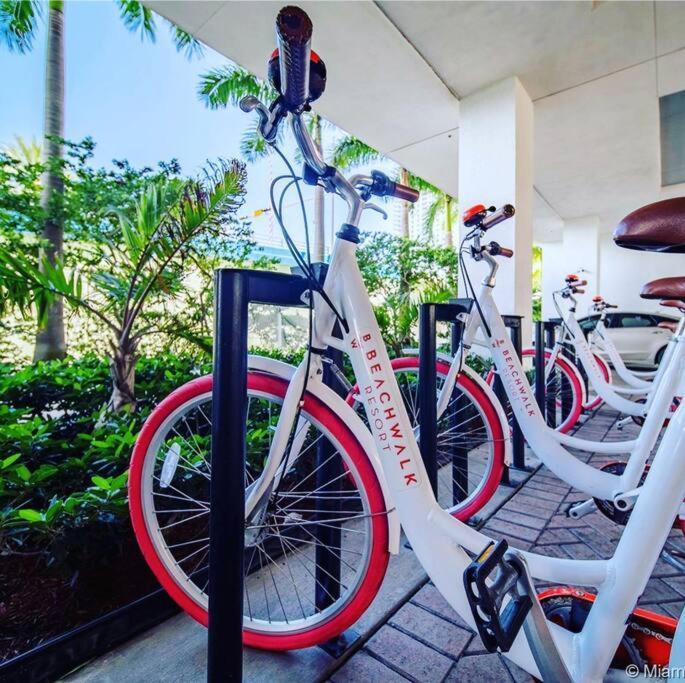Amazing Studio Beach Walking Distance! 26B Холандейл Бийч Екстериор снимка